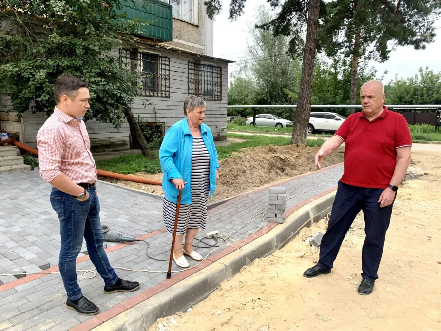 Благоустраиваются дворы в микрорайонах Юбилейный и Гоголя